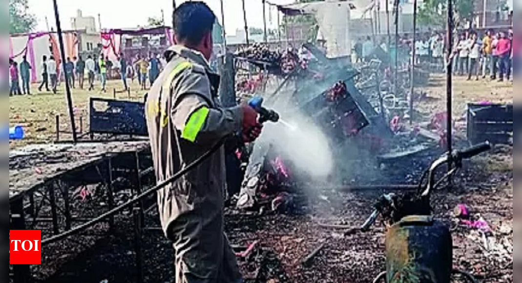 Fire Outbreak: 12 Suffer Burns As Firecracker Market Goes Up In Flames ...