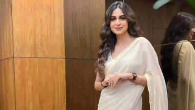 Kinjal Dave's shines in an elegant white saree as she celebrates Diwali