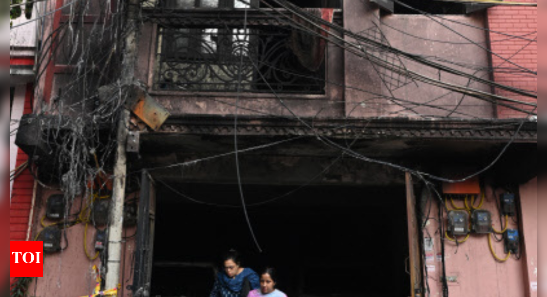 East Delhi fire Man throws 3yearold from balcony, then jumps with