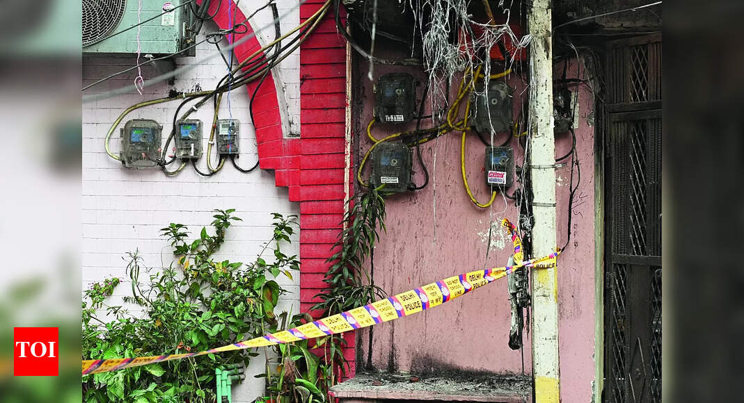 Rescue Act: Firemen Break Window Grilles, Use Ladders In Brave Rescue ...