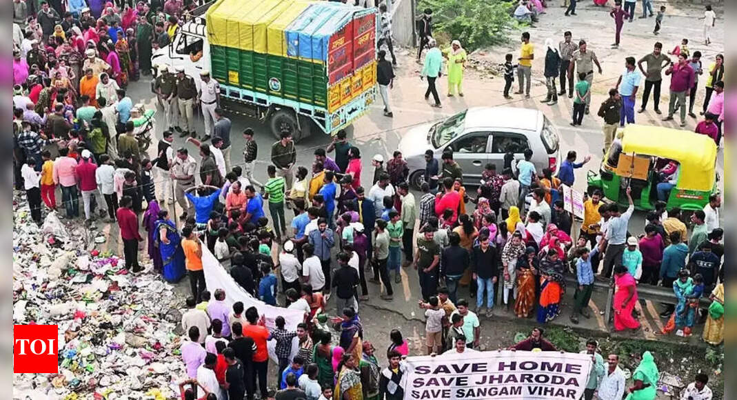 Land Tangle Thousands Stare At Loss Of Home In Burari Land Tangle