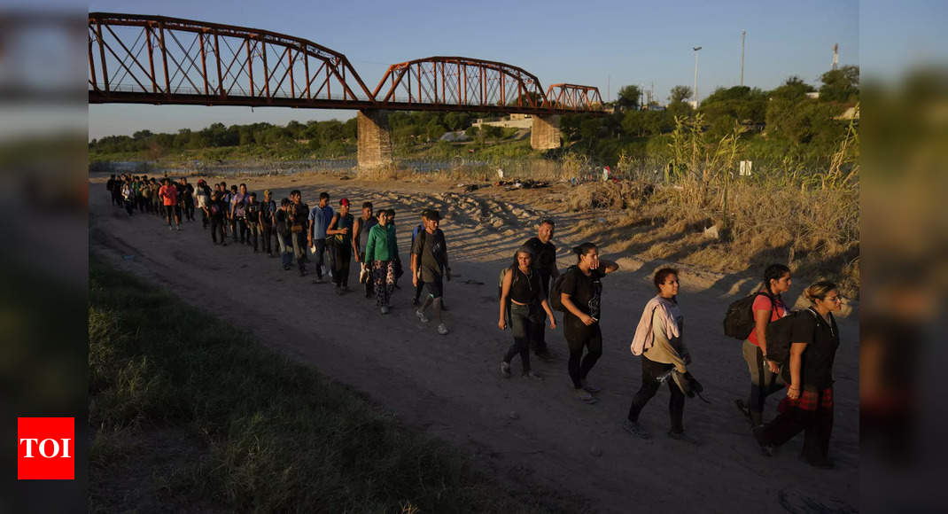 Sustainability: Illegal Border Crossings Into The US Drop In October ...