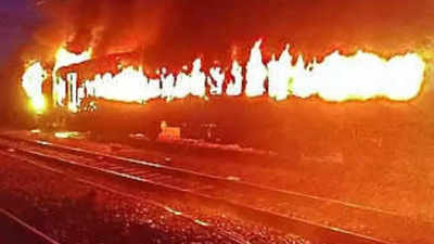 Fire engulfs 4 coaches of train in Etawah, 8 injured