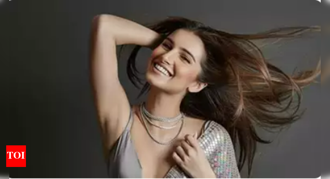 Apurva: Tara Sutaria is touched by the audience love, shares pic with balloons, flowers and more – Times of India