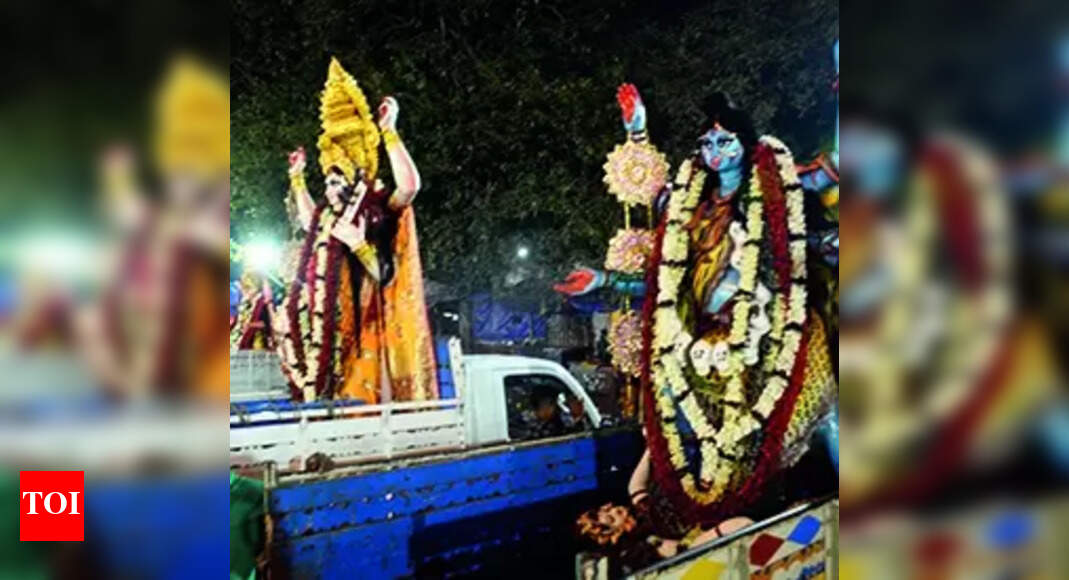 low-tide-hooghly-low-tide-delays-immersions-kolkata-news-times-of
