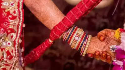 Begusarai man marries off wife to her lover