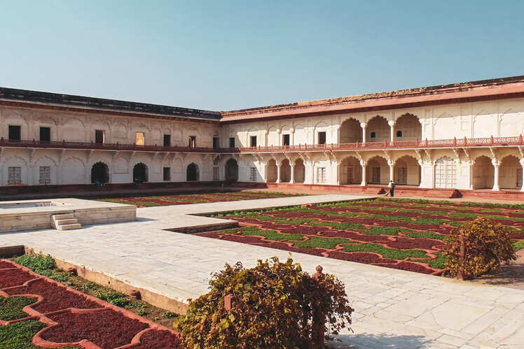 Fort&rsquo;s palaces and halls