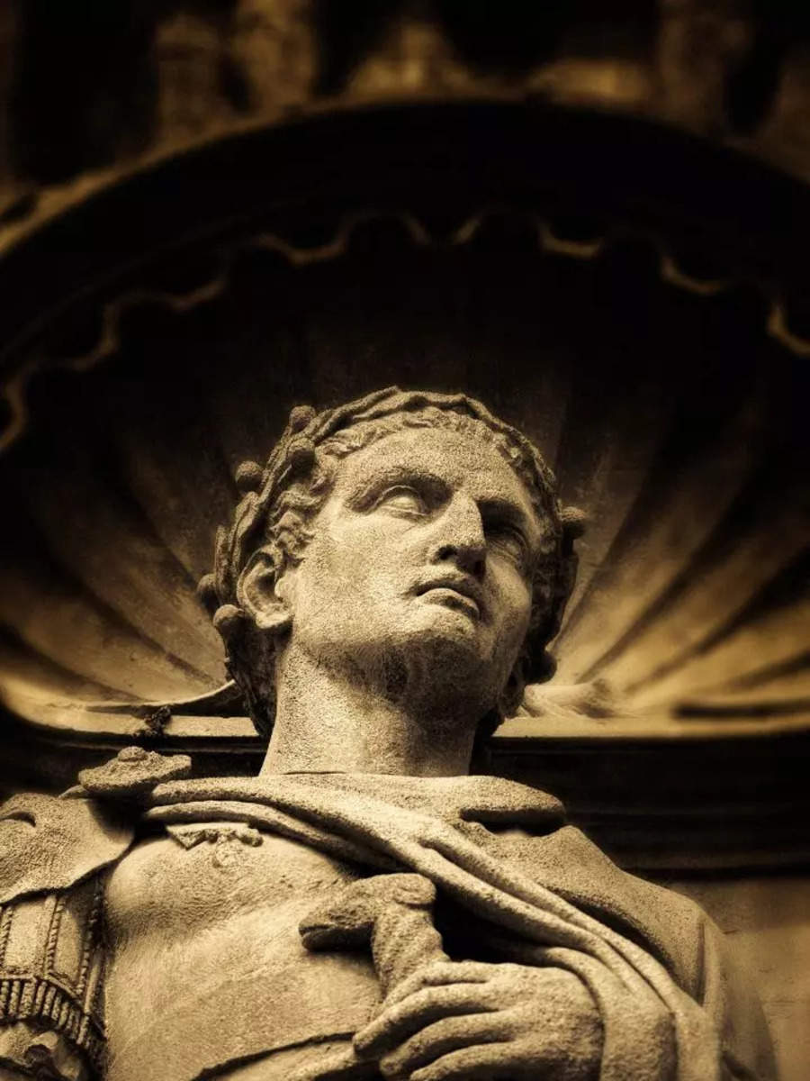 Revisiting ‘Julius Caesar’ in 10 sentences