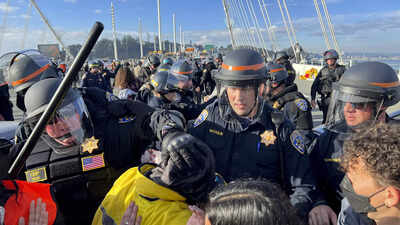 Pro-Palestinian protesters shut down bridges in San Francisco, Boston ...