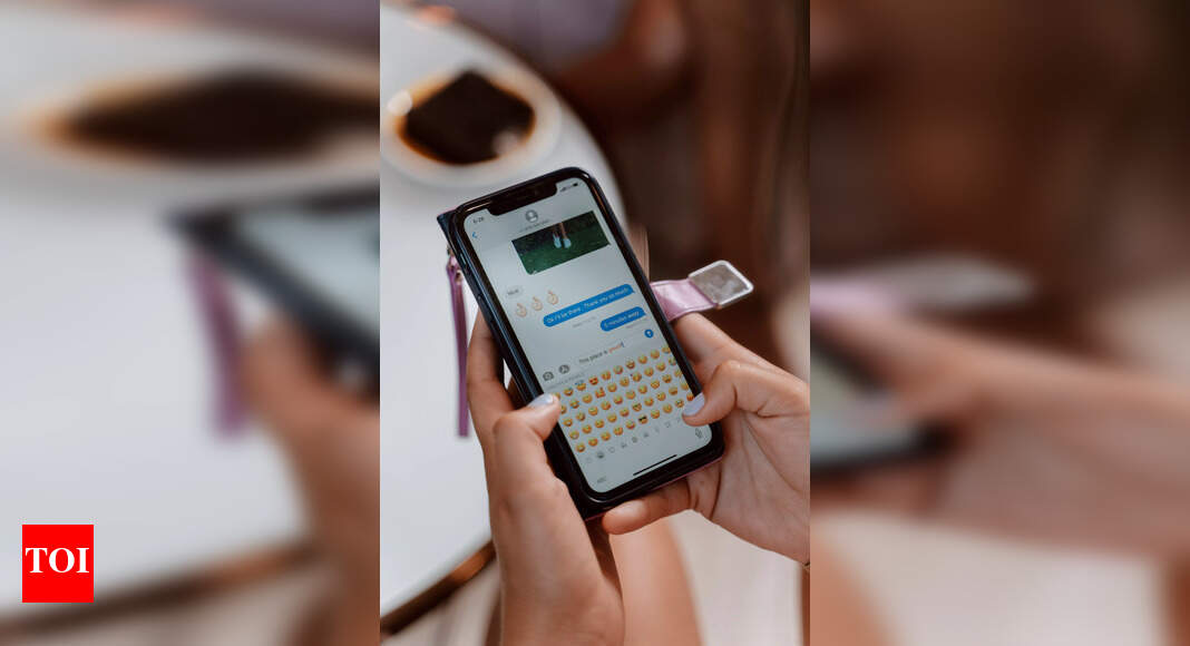 Apple is not exactly opening up iMessage and will maintain its ‘blue bubble’ exclusivity for iPhone users – Times of India