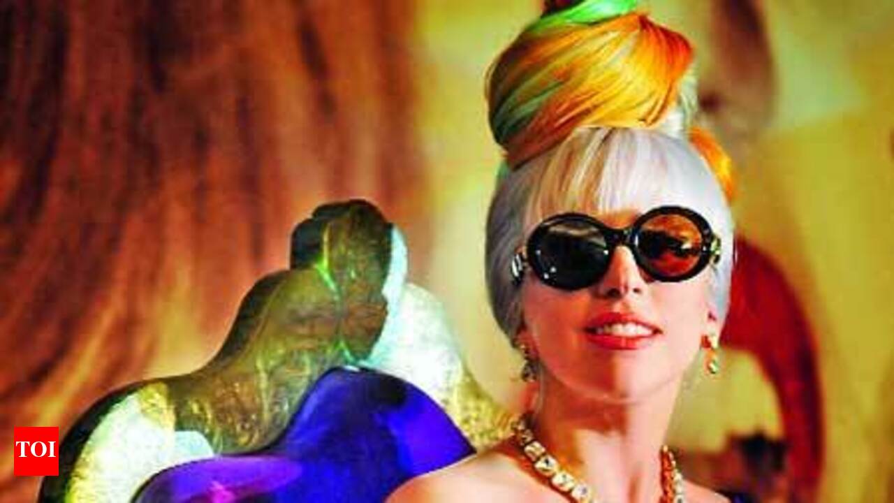 lady gaga in indian dress Lady Gaga's Tricolor Look in India [PHOTOS]