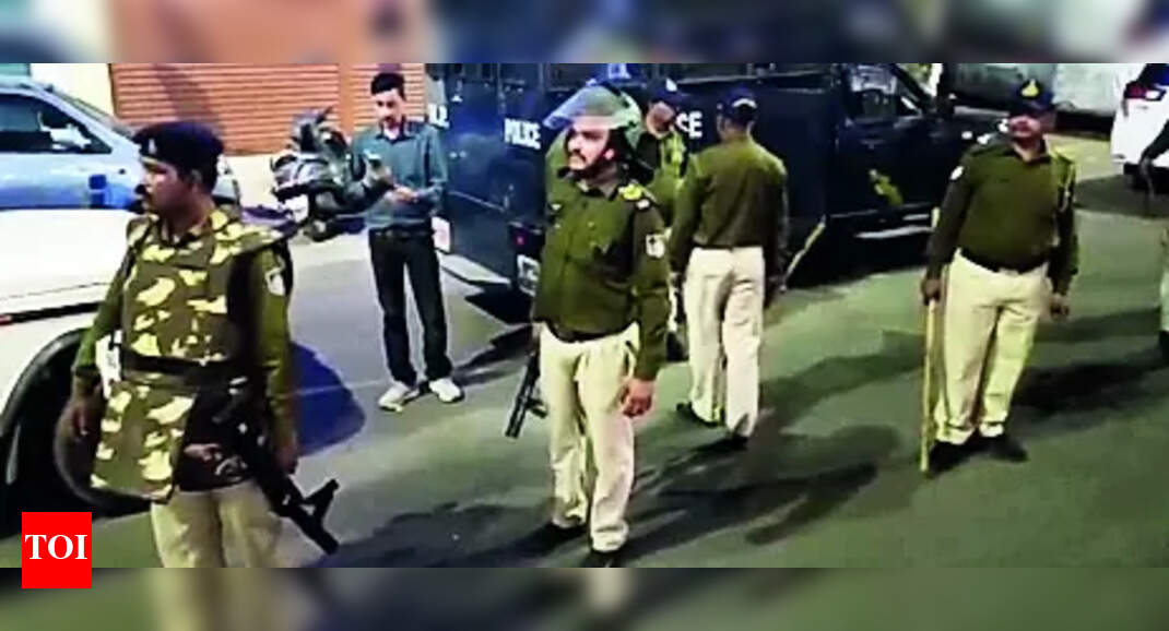 Police Officer Injured In Bomb Blast At Jabalpur Cong Office | Bhopal ...