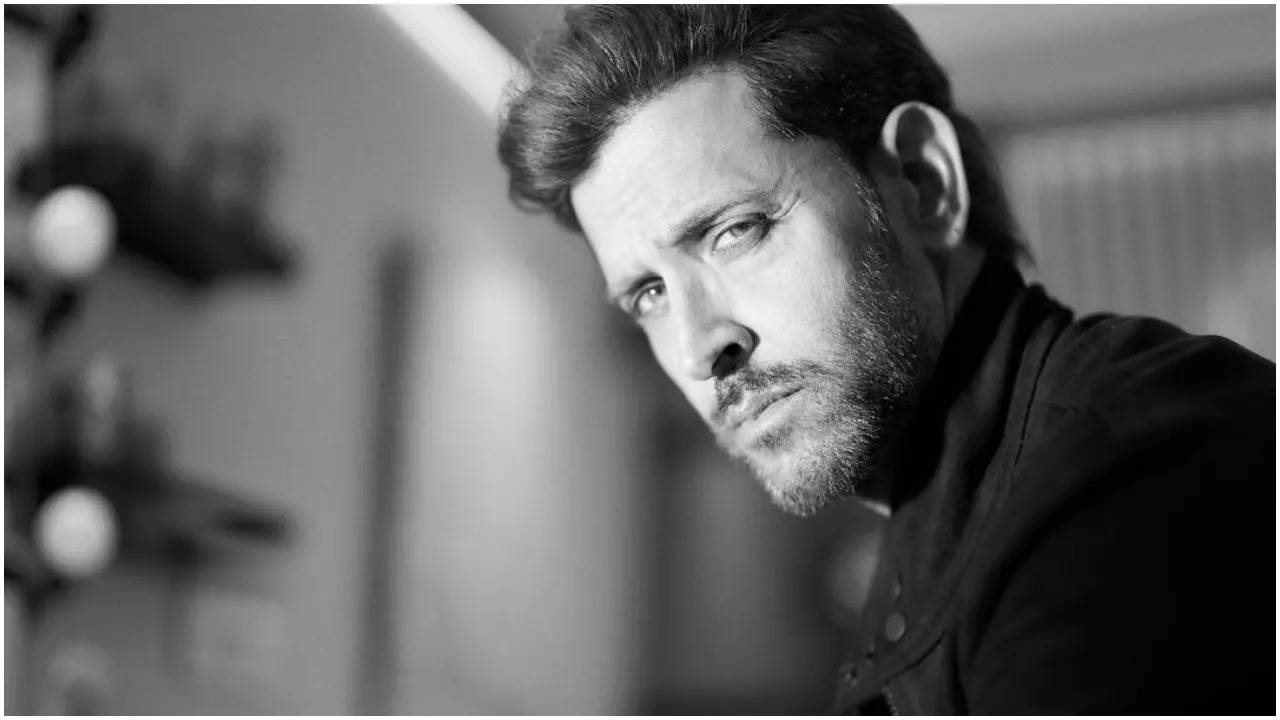 Hrithik Roshan treats fans with a stunning photoshoot