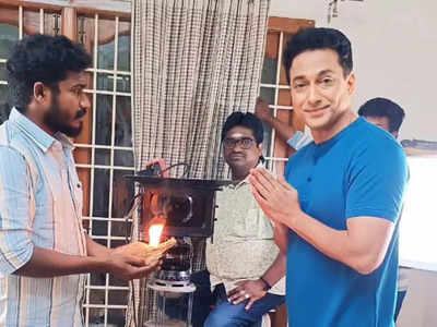 Television actor Sathish Kumar shares a BTS of his recent shoot with team Bhagyalakshmi; take a look