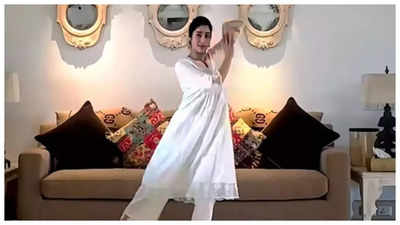 Janhvi Kapoor's dance on 'Jiya Jale' draws comparison to mom Sridevi