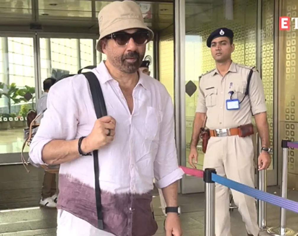 
Sunny Deol looks uber cool in hat and dual-tone shirt
