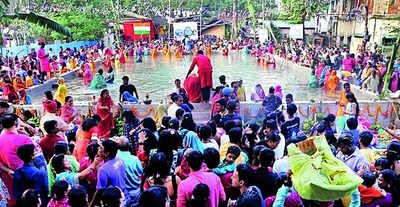 Chhath Rituals: Devotees Perform Rituals At 152 City Ghats | Kolkata ...