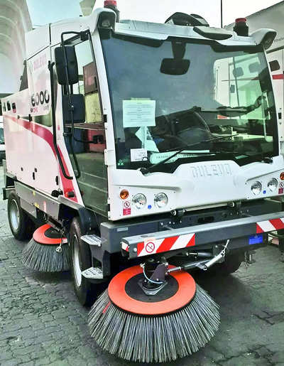 Nashik Civic Body: Nashik Civic Body Acquires Four Mechanized Sweeping ...