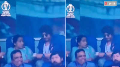 Shah Rukh Khan wins the internet with sweet gesture, takes 'dirty' teacup from Asha Bhosle at World Cup finals