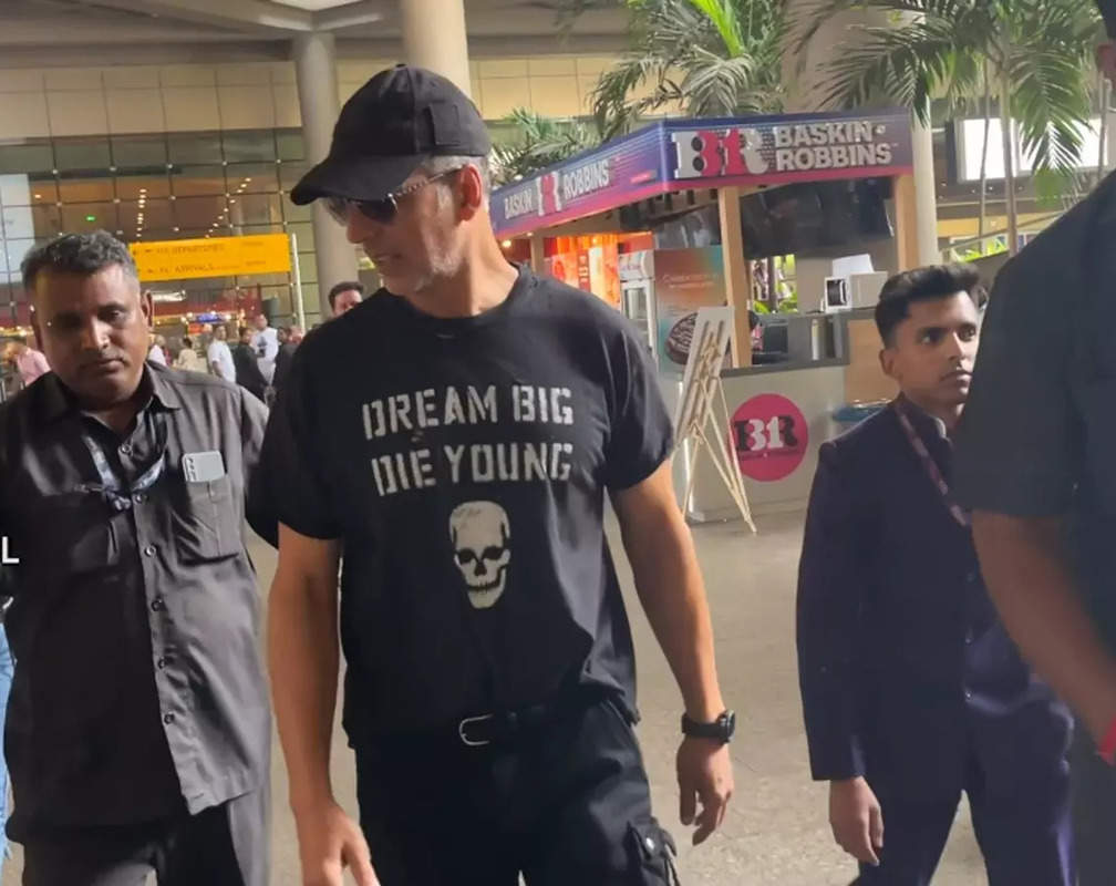 
Dream Big, Die Young: Quote on 56-year-old Akshay Kumar's T-Shirt grabs attention
