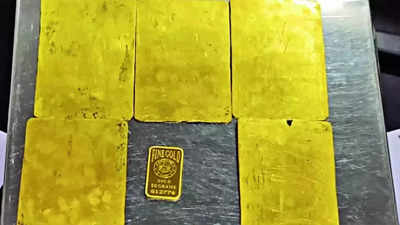 Card-shaped gold seized from flyer