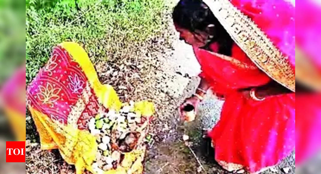 Muslim Women: Muslim Women Participate In Chhath Rituals, Breaking ...