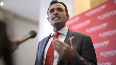 Vivek Ramaswamy struggles to gain traction with Iowa Republicans as critics question his path ahead