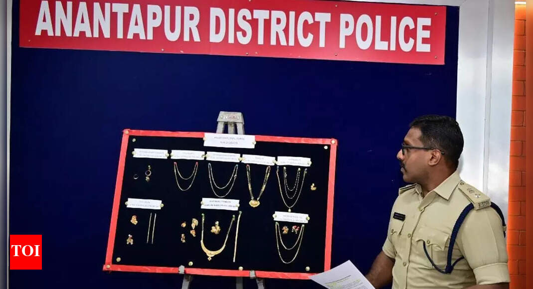 2 criminals held, stolen jewellery worth Rs 12 lakh recovered in Andhra ...