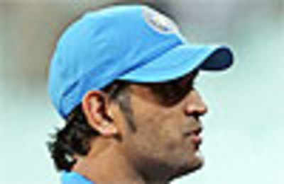 Dhoni blames batsmen for T20 loss against England