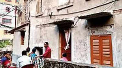 Kolkata: 41-yr-old woman hangs herself after fight with husband over keeping cats as pets
