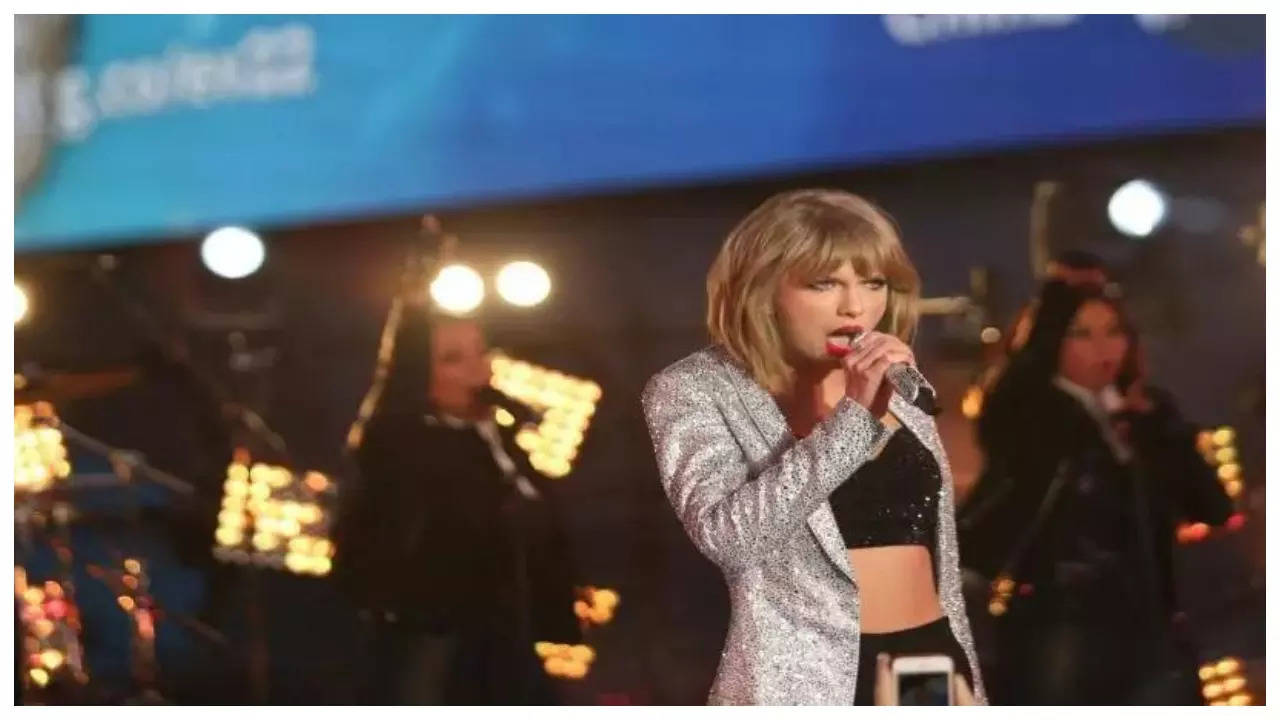 Taylor Swift sofre defeito no guarda-roupa durante apresentação no Brasil |  Notícias do cinema inglês