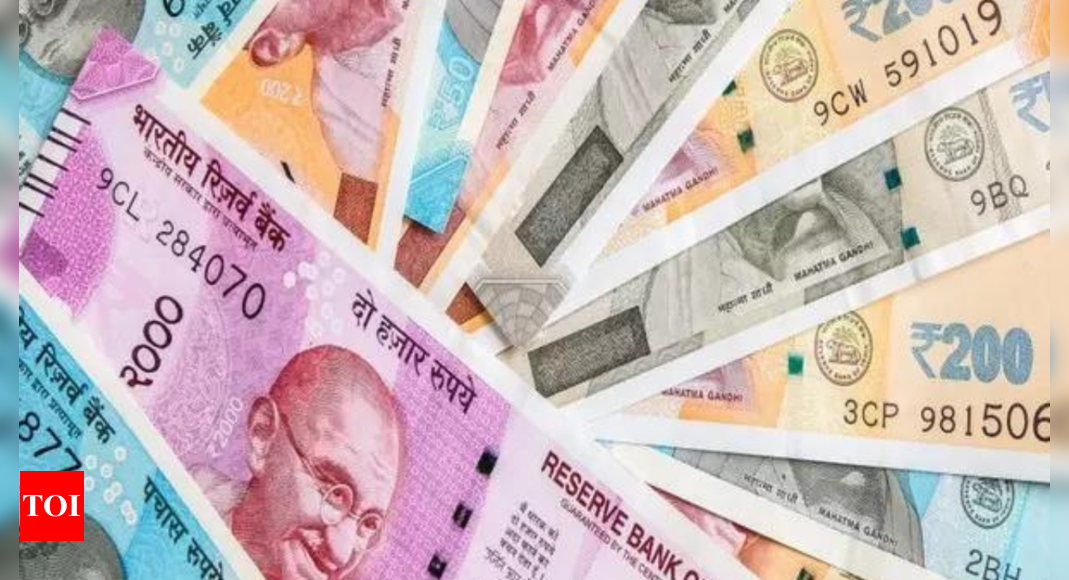 Currency in circulation falls during Diwali week