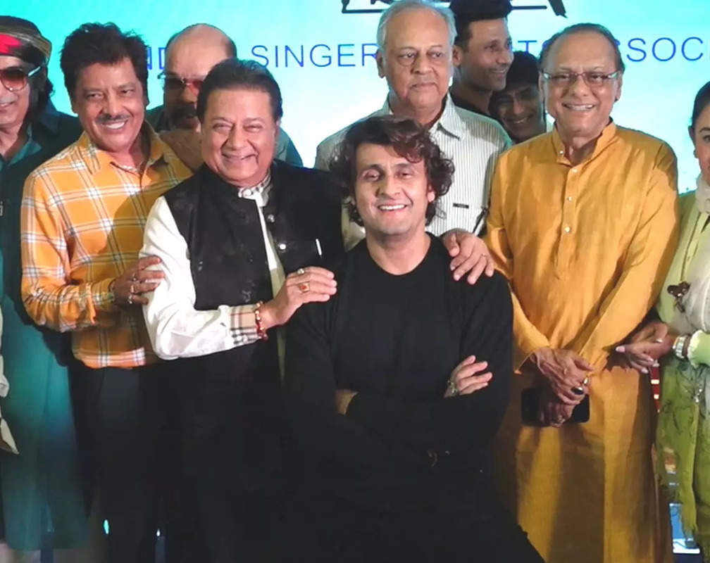 
From Udit Narayan to Sonu Nigam, singers grace an event in Mumbai
