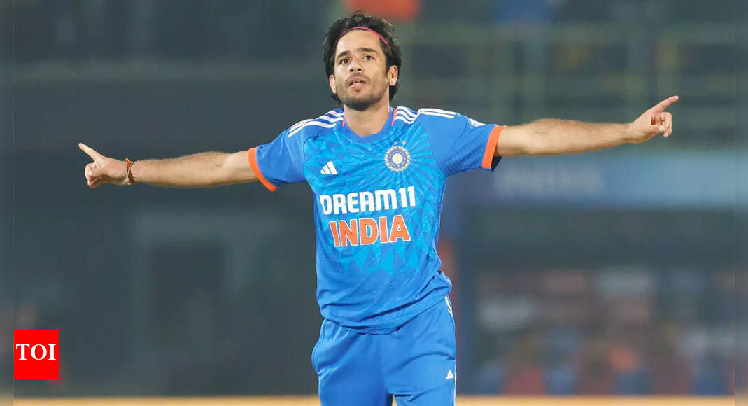 Watch: Ravi Bishnoi knocks over Matthew Short with a wrong ‘un during India-Australia first T20I | Cricket News – Times of India