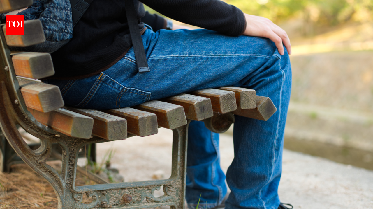 Habit of shaking legs while sitting? This is what it reveals about you ...