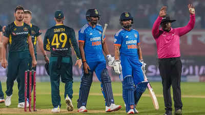 1st T20I: '3 wickets and an unaccounted six' in thrilling last-over of India-Australia encounter
