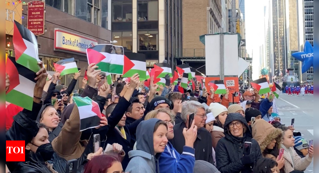 Outrage over Palestinian flag on Macy's Thanksgiving parade float ...