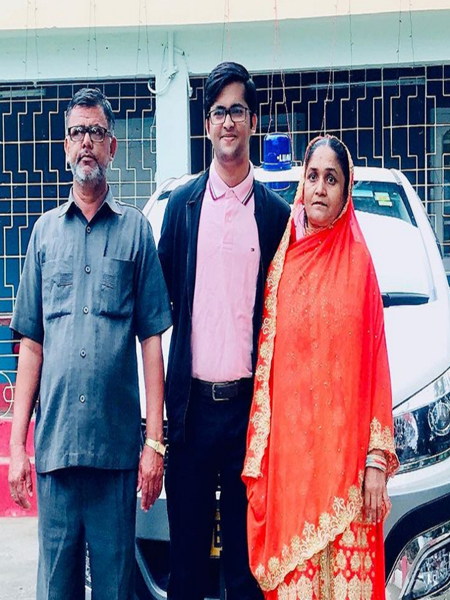 ias-ansar-shaikh-education-qualification-son-of-an-auto-driver-who