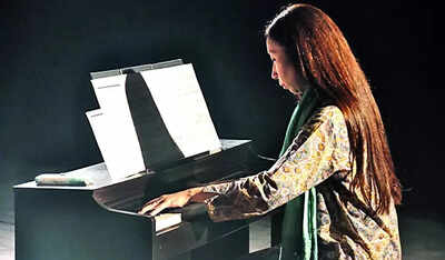 Japanese Pianist: Japanese Pianist Yukiko Kusunoki Mesmerizes Audience ...