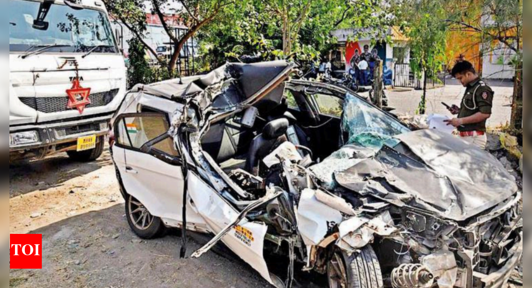 SUV crashes into container leaving 1 dead, 3 hurt on Uran-Belapur road ...