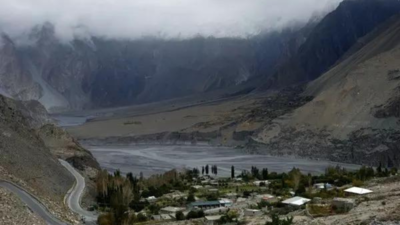 Melting glaciers endanger mountain villages in Pakistan