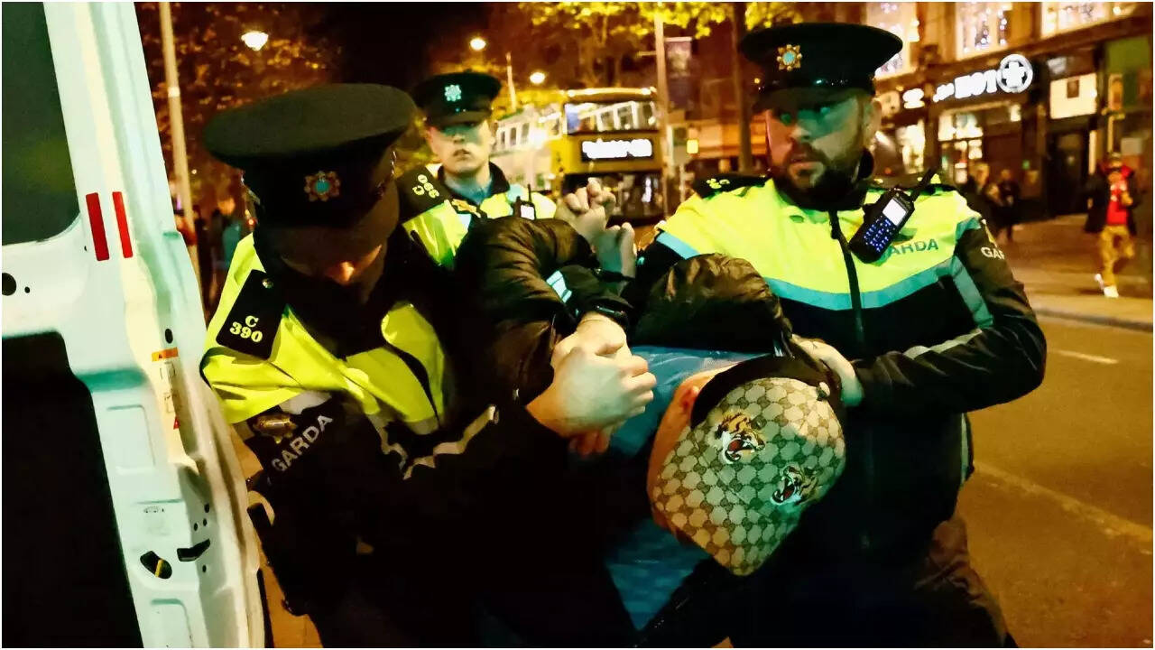 Large numbers turn out in Dublin to put an end to immigration tyranny