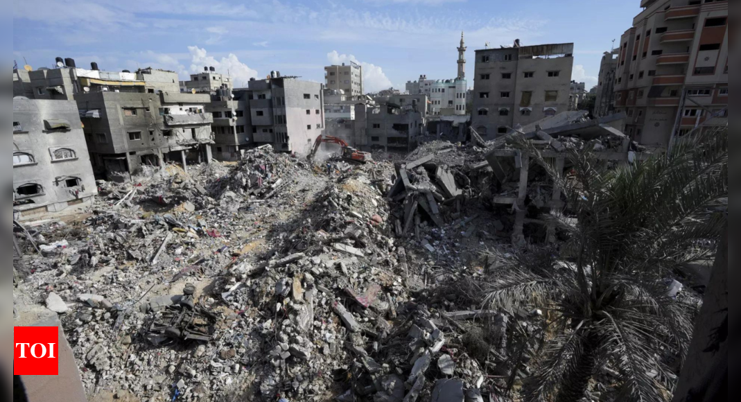 Palestinians in Gaza use truce to pick through rubble of homes