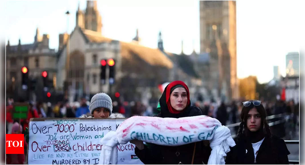 Des dizaines de milliers de personnes participent à une marche pro-palestinienne dans le centre de Londres