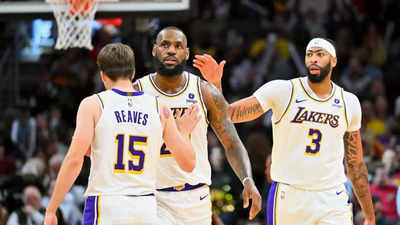 Anthony Davis scores 32 as Los Angeles Lakers sink Cleveland Cavaliers