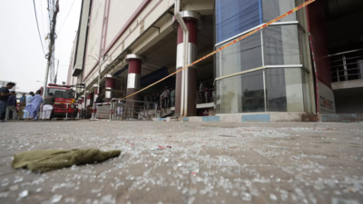 Pakistan: Karachi mall sealed after fire kills 11 people - Times of India