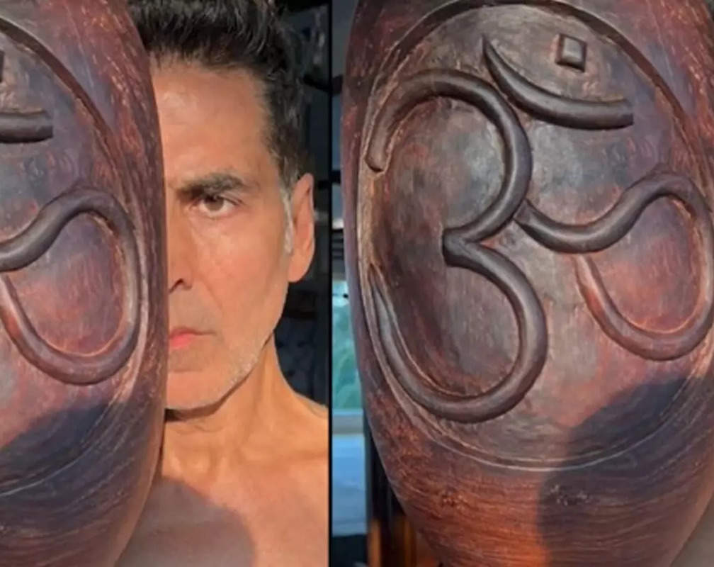 
Akshay Kumar shares picture with his father's Mudgal; Tiger Shroff reacts
