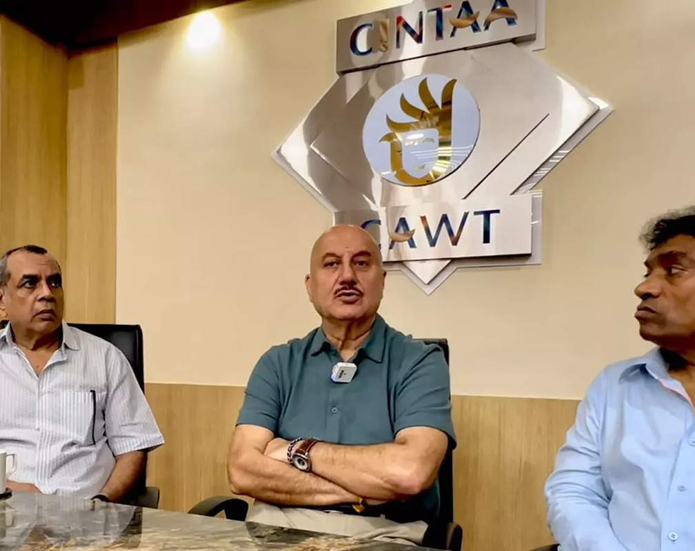 
Anupam Kher, Paresh Rawal, Jonny Lever and Manoj Joshi come together to discuss Artist’s welfare
