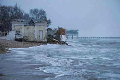 Storm leaves thousands without power in Crimea