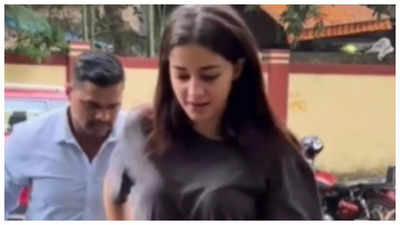 Ananya Panday REACTS to paparazzi calling her 'Anna'-Watch